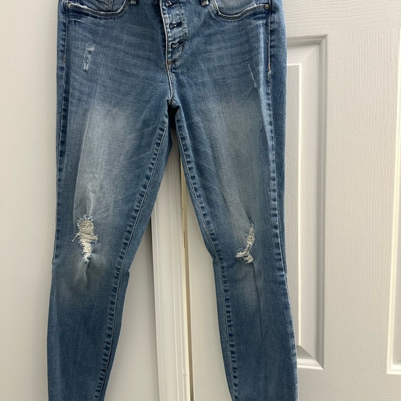 Jessica Simpson jeans in a stunning blue color with frayed ends, skinny fit - Picture 10 of 13